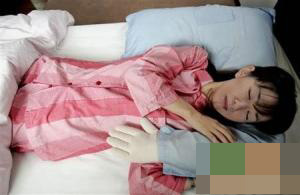 ����Ů��˯�X���õ����^