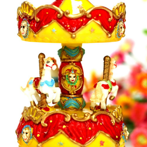 �W�����۵ĉ�(m��ng)�����D(zhu��n)ľ�R������