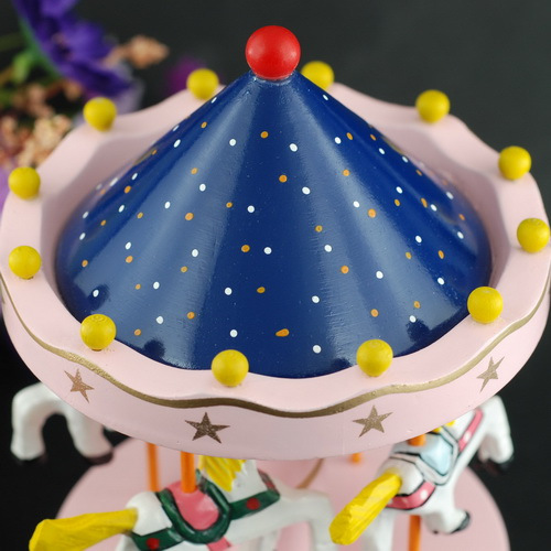 �W�����۵ĉ�(m��ng)�����D(zhu��n)ľ�R������