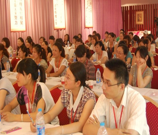 達(dá)達(dá)創(chuàng)遠(yuǎn)對艾伊家紡員工進(jìn)行培訓(xùn)