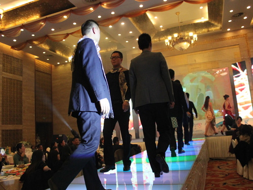 �Pʢ���{�{(di��o)paisley��׌�����v�w