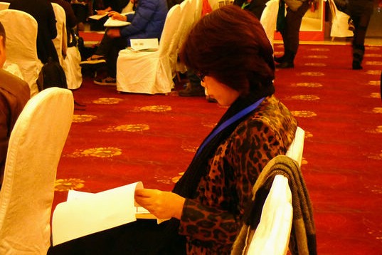 ���R��2012����Ů�b����ӆ؛���A�M�e��