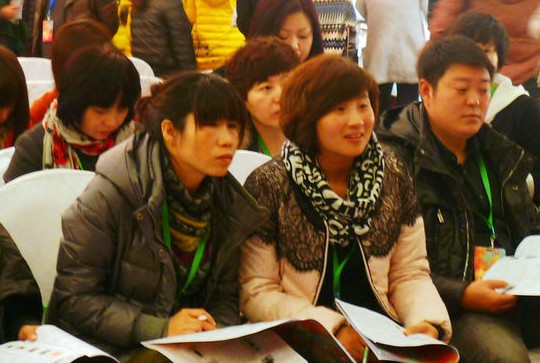 ���R��2012����Ů�b����ӆ؛���A�M�e��