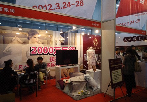 ���Z(y��)�Ҽ��V��չ��(hu��)�A�M��Ļ