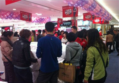 �N���Ƽo(j��)� �L(zh��ng)���Pʢ��Ů���