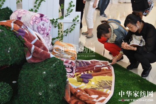 �S�ƼҼ�2012��Ʒ�l(f��)����(hu��)¡���e��