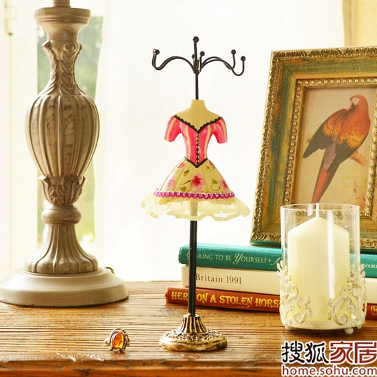 20��С�YŮ犐۵ļҾ���Ʒ���p(��)