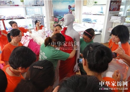 ���z�Ҽ��|���ÈF(tu��n)��Ӣ��Ӗ(x��n)��(hu��)�A�M��Ļ