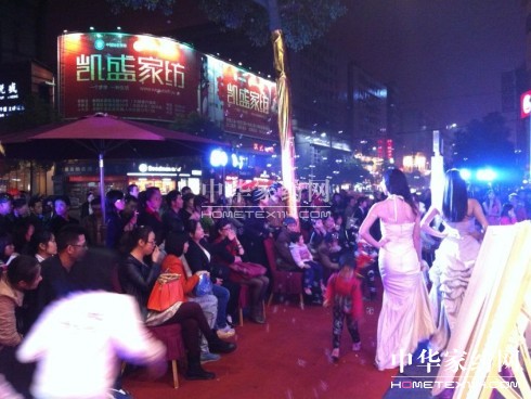 �Pʢ�Ҽ����(y��ng)Ʒ�b��(hu��)�@��(hu��)�T��������(ch��ng)