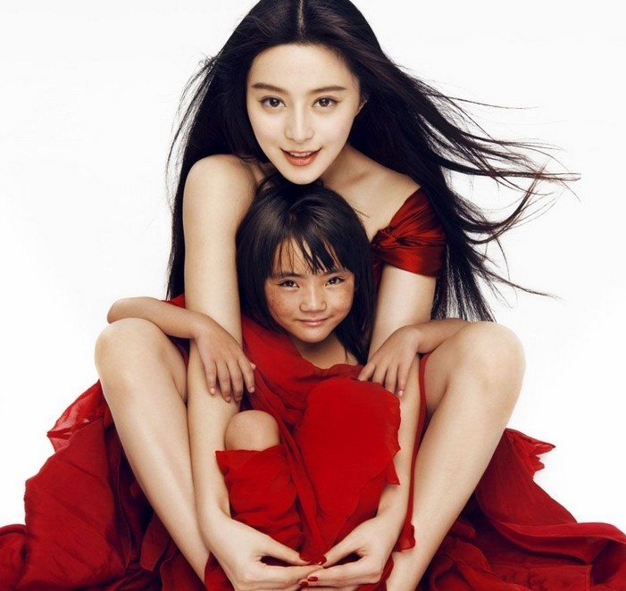 女星雜志封面大片紅火迎圣誕