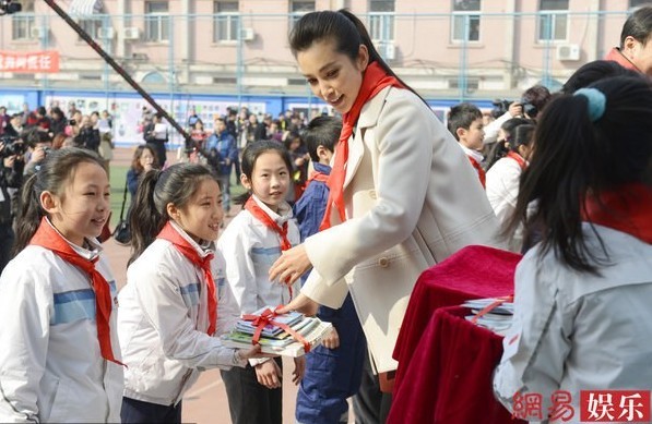 李冰冰否認(rèn)"借精"傳聞