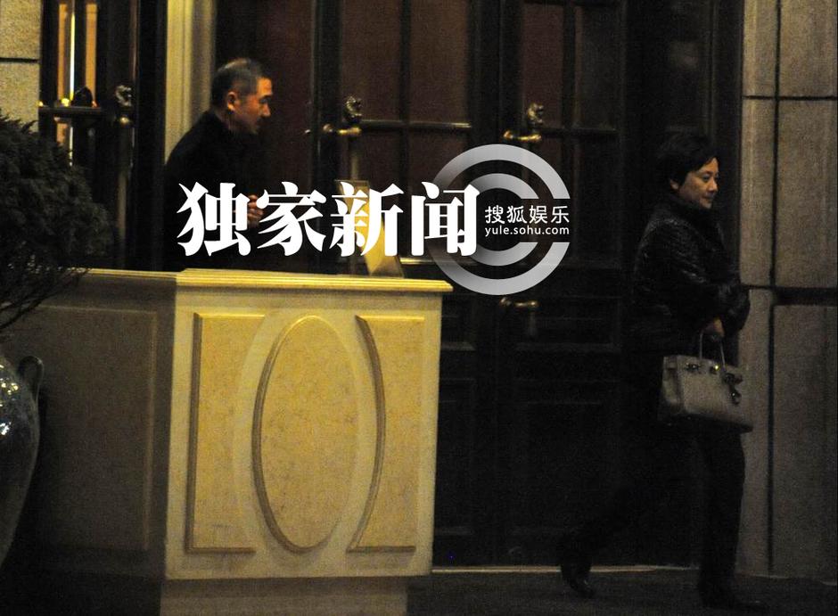 張國立攜妻酒店會友鄧婕略顯老態(tài)