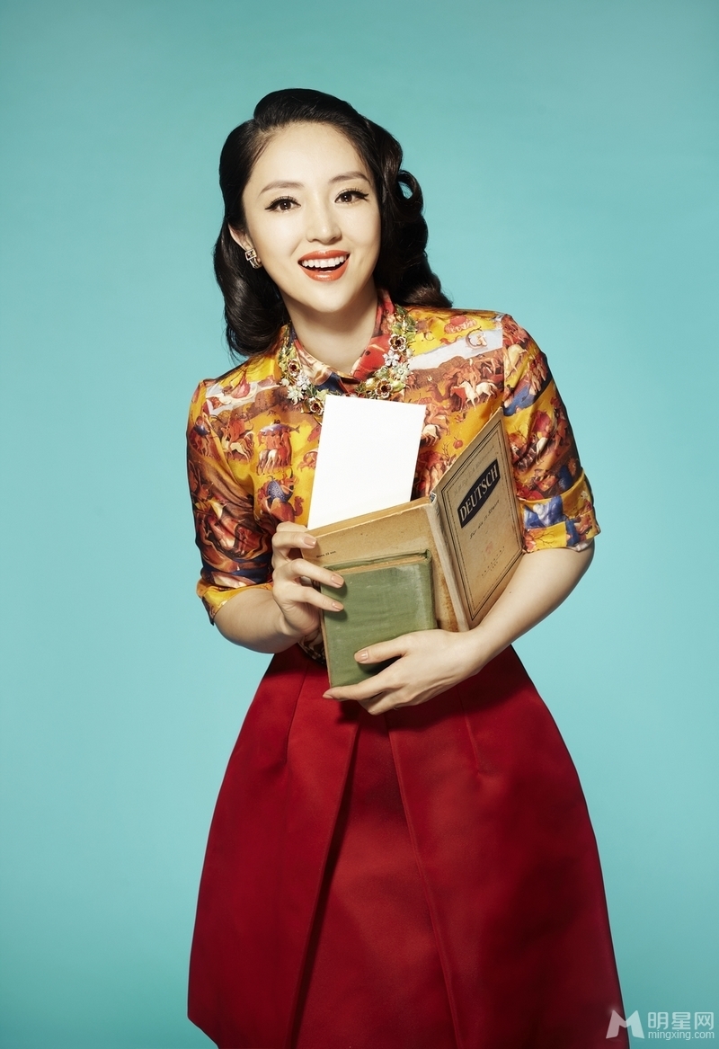 董璇秀美時(shí)尚寫真