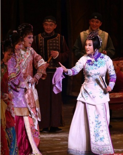 劉曉慶廣東上演《風(fēng)華絕代》