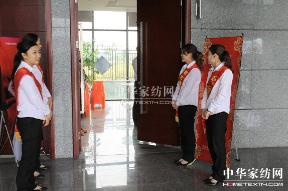 �Ϸ�����ж�32�d�����ػݹ�(ji��)�A�M��Ļ