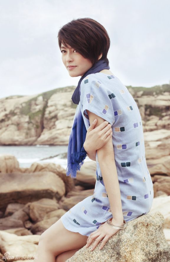 梁詠琪清新雜志封面曾因愛遍體鱗傷