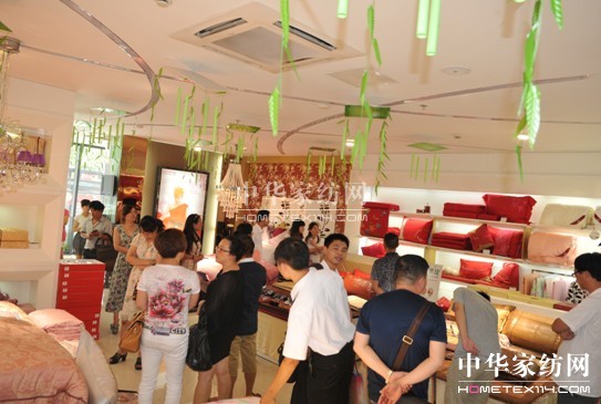 藍鴿家紡新加盟商李娟的創(chuàng)業(yè)心得