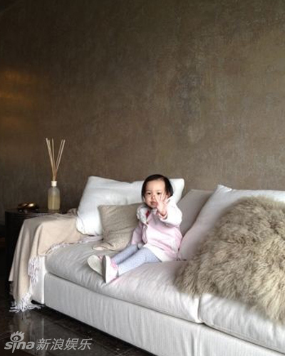 趙薇愛女小四月成長記錄撒嬌賣萌惹人愛