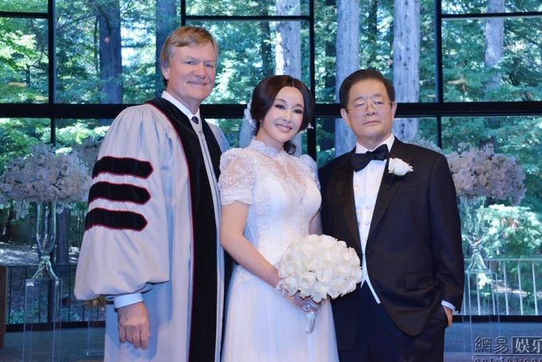 劉曉慶美國婚禮現(xiàn)場(chǎng)照曝光