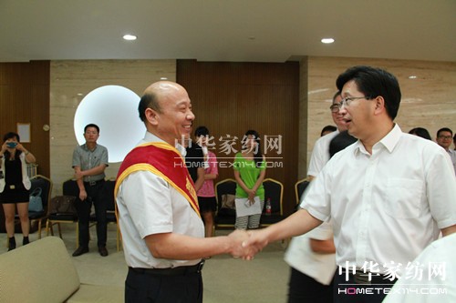 盛宇董事長曾上教獲市“道德模范提名獎”