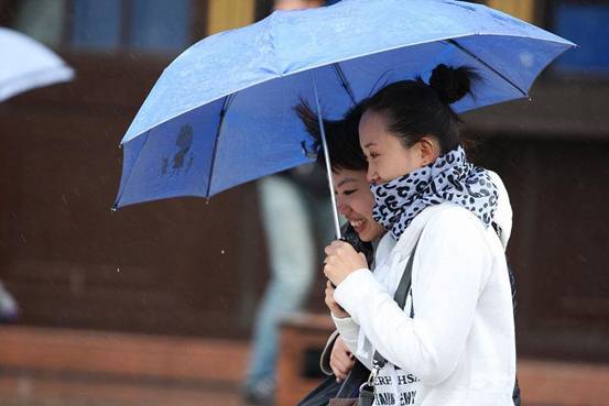 �W�ɼҼ����H�����L�����ˣ�˽��ӆ����ů˯�ߕr����