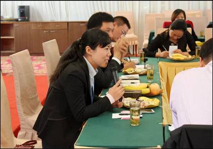 ���ˍu�Ҽ�2015������Ʒ�b�p���߽�(j��ng)�N����Մ���A�M�Y(ji��)����