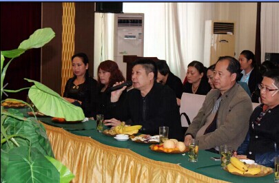 ���ˍu�Ҽ�2015������Ʒ�b�p���߽�(j��ng)�N����Մ���A�M�Y(ji��)����