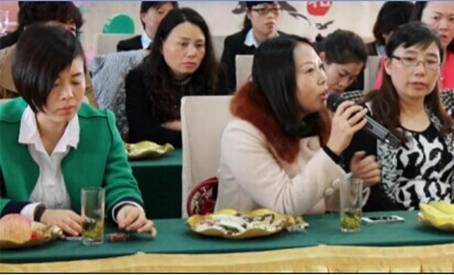 ���ˍu�Ҽ�2015������Ʒ�b�p���߽�(j��ng)�N����Մ���A�M�Y(ji��)����