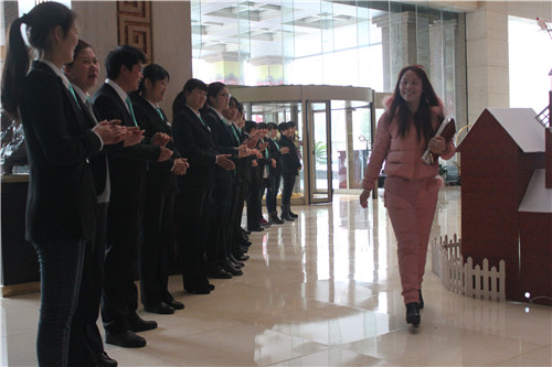 ʥ���R2015�괺����ƷƷ�b��(hu��)ʢ���_(k��i)��