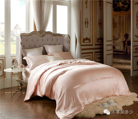 ����Ҽ���һ��ɫ���������ζ���ħ����