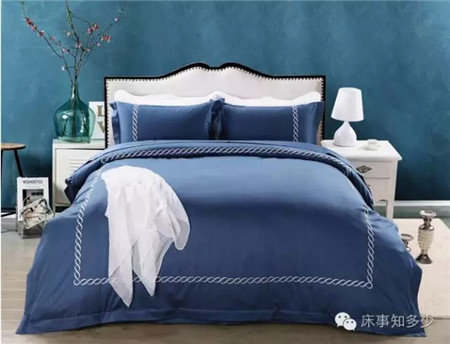 ����Ҽ���һ��ɫ���������ζ���ħ����