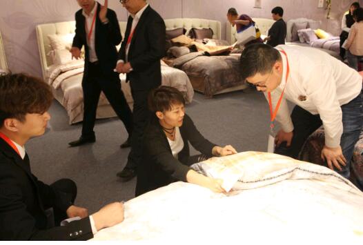 ���R���Ҽ�2017�ﶬ��Ʒ�l(f��)�����A�M��Ļ