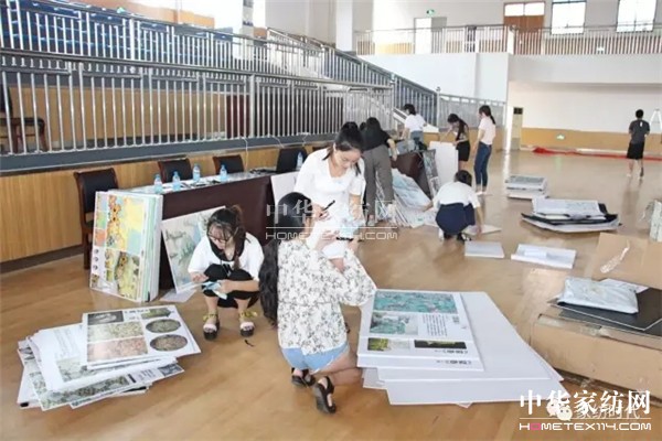 �ư���һ��ɫˇ�p�^�Į��������ں�������չ�_����