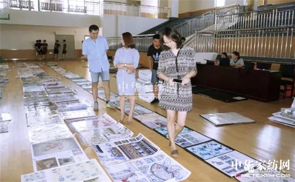 �ư���һ��ɫˇ�p�^�Į��������ں�������չ�_����