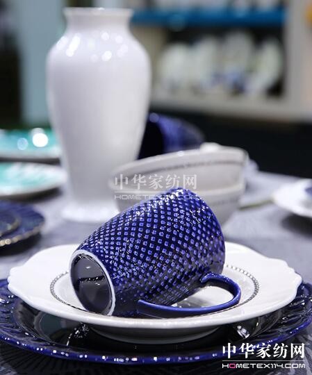 �������I���R���Ϻ���Ʒ�Ҿ�չ�A���_Ļ���c(di��n)����