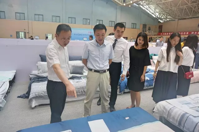 �Ҹ�������ζϯ����ͨ������������300���Ҽ��a(ch��n)Ʒ��Ů��ʣ�