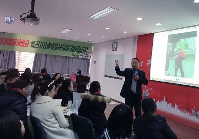 �Pʢ�Ҽ���Ӣ��Ӗ(x��n)��(hu��)��2018��Ʒ��Ӗ(x��n)��(hu��)�ի@�M�M��