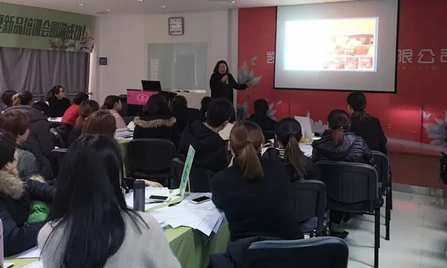 �Pʢ�Ҽ���Ӣ��Ӗ(x��n)��(hu��)��2018��Ʒ��Ӗ(x��n)��(hu��)�ի@�M�M��