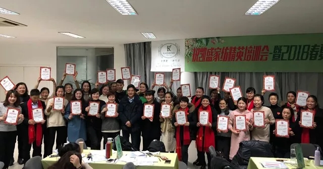 �Pʢ�Ҽ���Ӣ��Ӗ(x��n)��(hu��)��2018��Ʒ��Ӗ(x��n)��(hu��)�ի@�M�M��