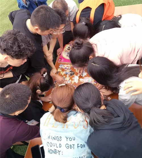 �Pʢ����F(tu��n)�����(d��ng)�O��(zh��n)�澳���ƵZͬ�У�