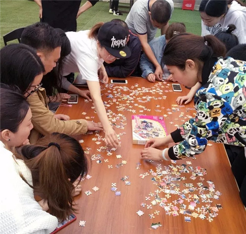 �Pʢ����F(tu��n)�����(d��ng)�O��(zh��n)�澳���ƵZͬ�У�