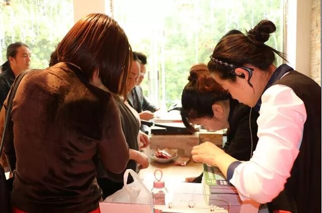 ���Լ�����ϯ˯�߹�|(zh��)�Pʢ�Ҽ������(hu��)���f����˯�������x��