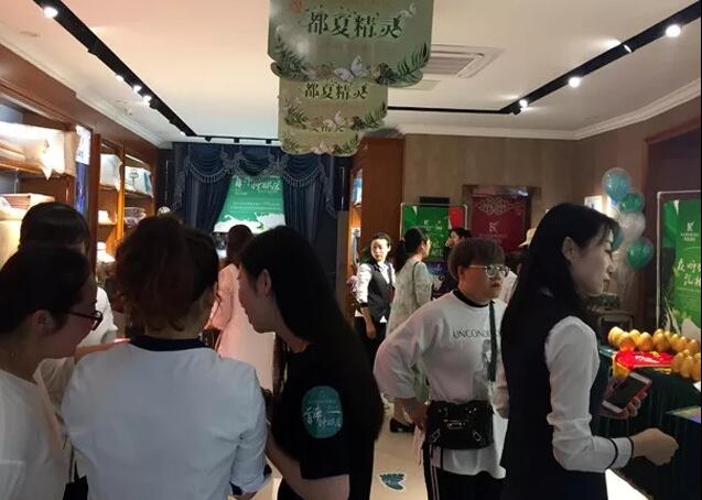 ���Լ�����ϯ˯�߹�|(zh��)�Pʢ�Ҽ������(hu��)���f����˯�������x��