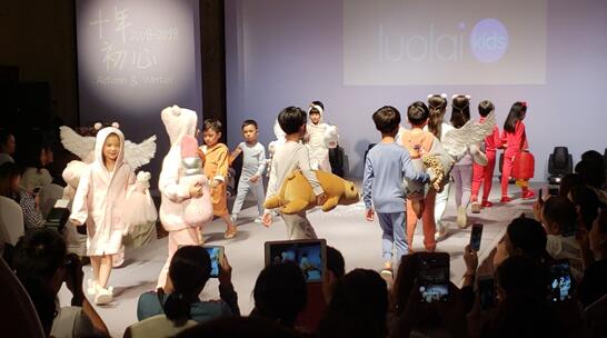 �۽���ͯ��(zhu��n)�I(y��)˯�߾��찲ȫ���򡪡�ʮ�����ح�_�R��ͯ2018�ﶬ��Ʒ�l(f��)����(hu��)�A�M(m��n)��Ļ