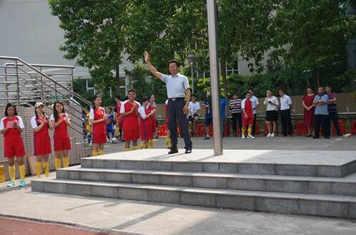 ˯�����Ҽ������L��ϯ�|ƽС�W(xu��)��һ���������Ļ��w�(y��n)���