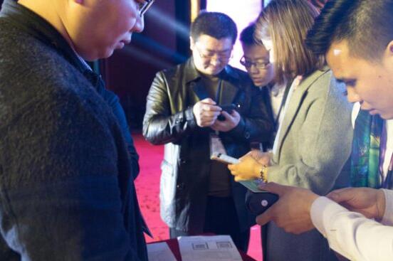 ���B͸īˮ����Q��(sh��)�aӡ����¶�ס����������������ʹ�c(di��n)