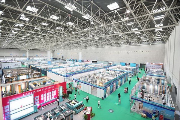 ���ƽz·��ӿƷ����ӭ�ںϡ�����չ--2020�򴰺���ˇչ�_Ļ