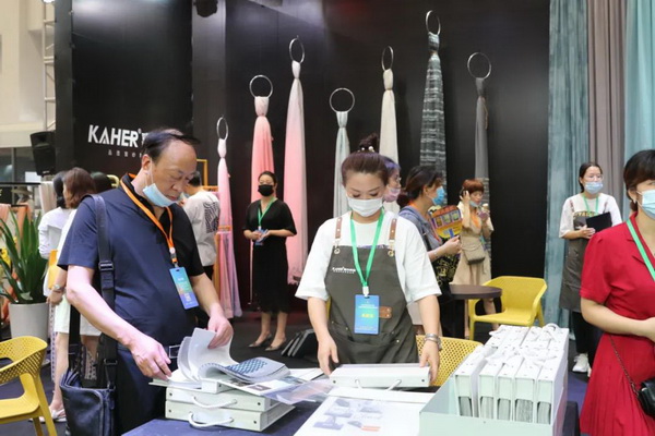 ���ƽz·��ӿƷ�ơ�ӭ�ںϡ�����չ--2020�򴰺���ˇչ�_Ļ